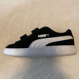 Children’s size 8c puma smash